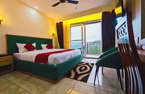 Banikhet Hotel | Hotel Pines And peaks By Tws