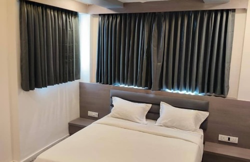 Vadodara Hotel | Hotel R Gold