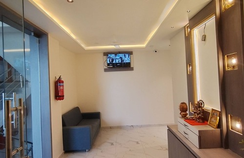 Vadodara Hotel | Hotel R Gold
