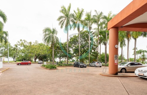 Darwin City Centre Apartment | Hotel Suite Sunset View Pool Balcony Office