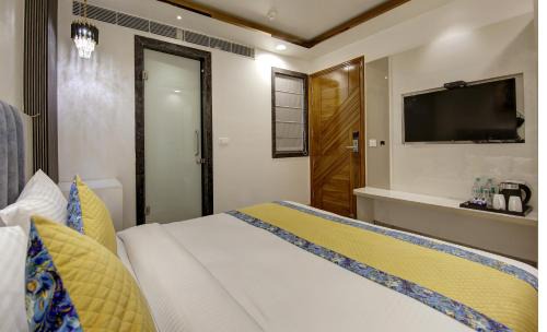 Paharganj Hotel | Hotel The Kaca International-New Delhi Railway Station