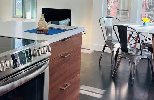 Glenwood Springs House | HOUSE 2 blocks from Hotel Colorado, WALK to restaurants & Hot Springs Pool!