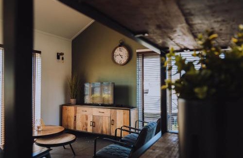 Municipality of Uitgeest House | House by Uitgeestermeer with Garden