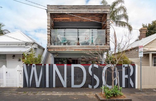 Windsor Apartment | House of Windsor by Ready Set Stay - Kings Domain - Fully Fenced and WIFI