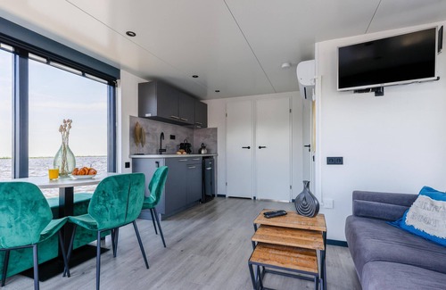 Municipality of Uitgeest Boat Rental | Houseboat with lake view and air conditioning