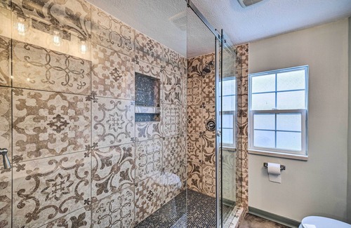 Shady Acres House | Houston Heights Bungalow - 6 Mi to Downtown!