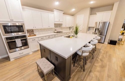 Richmond Villa | Houston Luxury Vibes w/Private Pool & Spa!