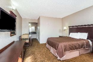 Springfield Hotel | Howard Johnson by Wyndham Springfield