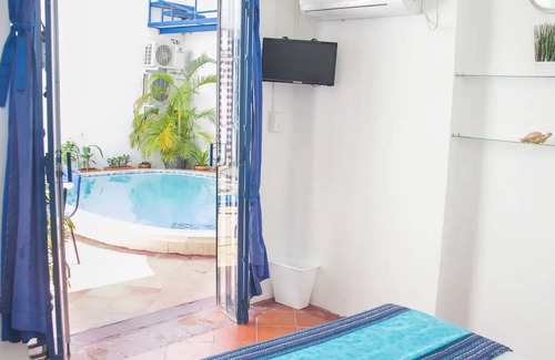 Cartagena Walled City Cabin | Hpt-sm1 Hotel Room In Getsemani With Pool, Breakfast And Wifi