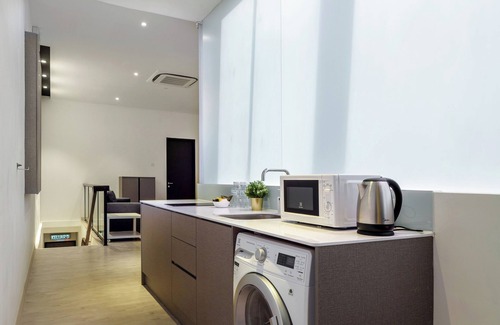 Downtown George Town Hotel | Hutton Suites Hotel Managed By The Ascott Limited