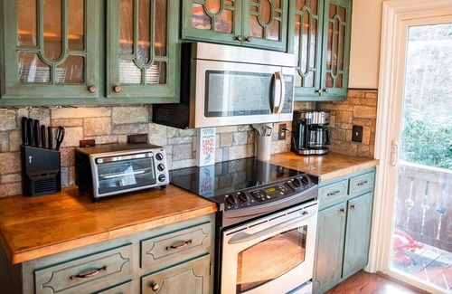 Leasburg House | Hyco Lake GEM on the Lake, incredible views!!