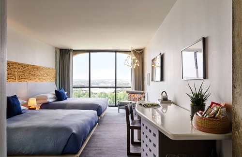 Congress Avenue Historic District Hotel | Ideal Mix of Comfort and Value! 3 Pet-friendly Units, City View, Outdoor Pool