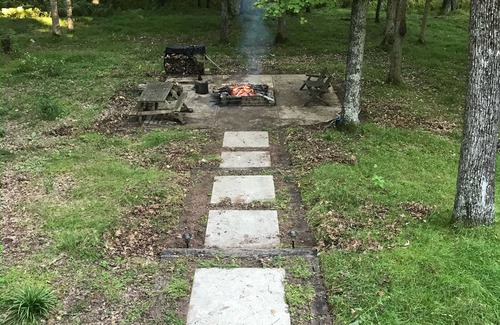 Wauksaukee Ski Chalet | Immaculate Wooded Retreat on the ¼ Mile Pristine Menominee River