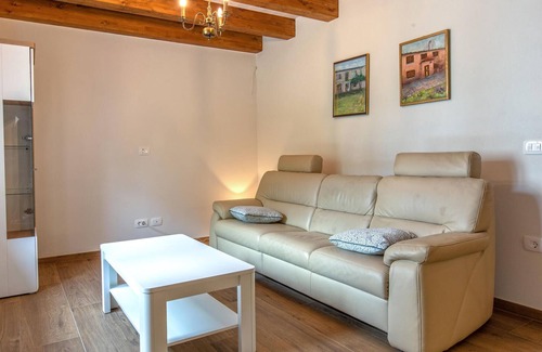 Podgorje House | In a beautiful location welcomes you this inviting vacation home.