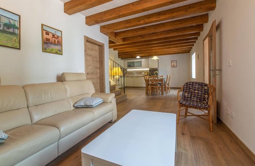 Podgorje House | In a beautiful location welcomes you this inviting vacation home.