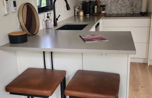 Lincoln Apartment | Inn The Orchard, Valley View, Modern Container