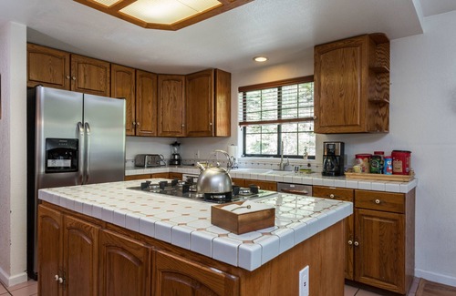 Yosemite West House | Inside Yosemite Mountain Beauty