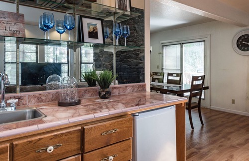 Yosemite West House | Inside Yosemite Mountain Beauty