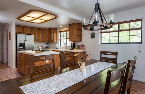 Yosemite West House | Inside Yosemite Mountain Beauty