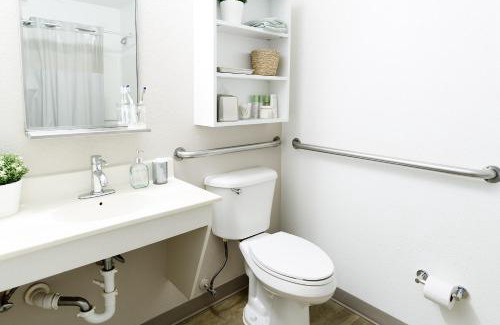 Indianapolis Hotel | InTown Suites Extended Stay Indianapolis IN -I70 Post Drive