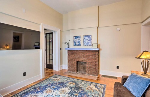 Sandusky Apartment | Inviting Apartment Walk to Lake Erie and Dtwn!