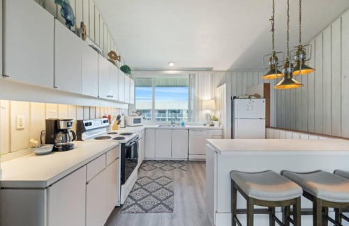 Cedar Key Villa | Island View: Waterfront condo