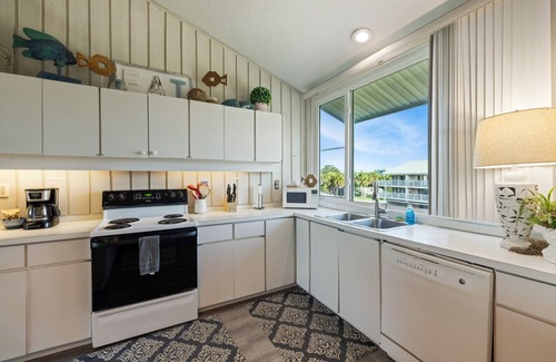 Cedar Key Villa | Island View: Waterfront condo