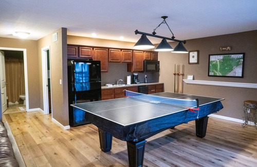 Lakeside Estates House | It’s 5 O’clock Somewhere-9Bd,5.5BA,no wake cove, pool table,hot tub