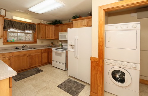 Pigeon Forge Ski Chalet | Ivy Falls 9 - Five Bedroom Chalet