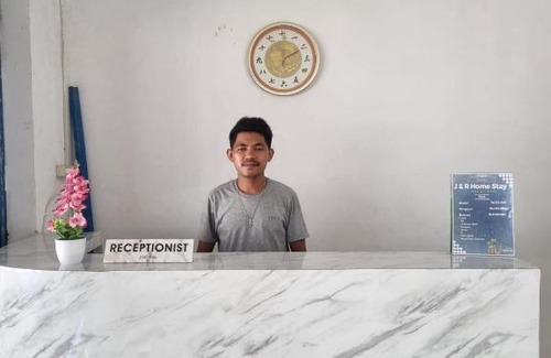 Waena House | J&R Home Stay Penginapan Murah Meriah.