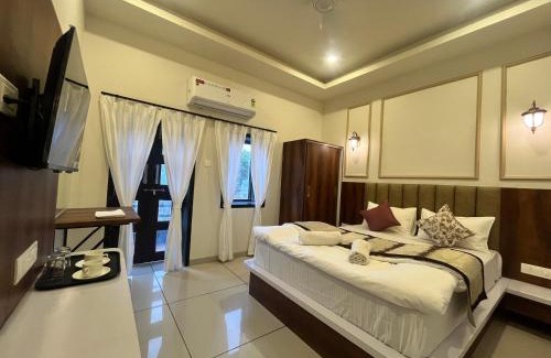 Lake Swaroop Sagar Hotel | Jeel Pearl Hotel
