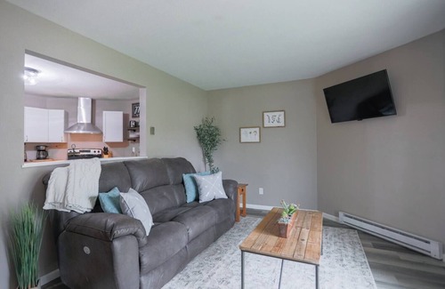 Weston Apartment | Jelinek Hideaway Unit 6 - Modern 2BR Apartment Near Aspirus & Downtown Wausau