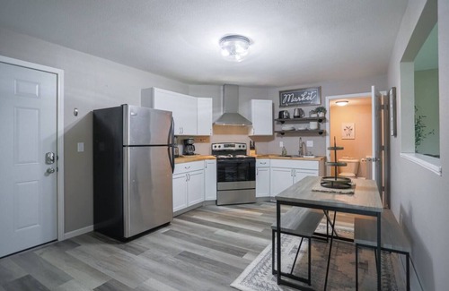 Weston Apartment | Jelinek Hideaway Unit 6 - Modern 2BR Apartment Near Aspirus & Downtown Wausau