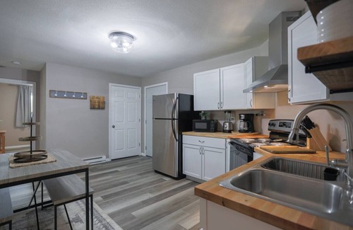 Weston Apartment | Jelinek Hideaway Unit 6 - Modern 2BR Apartment Near Aspirus & Downtown Wausau