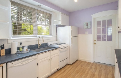 Long Beach Cottage | Jillian's Place-Beach Cottage with Hot Tub