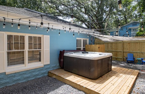 Long Beach Cottage | Jillian's Place-Beach Cottage with Hot Tub