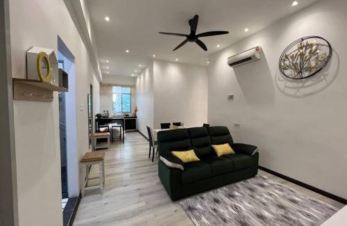 Tabuan Dayak Apartment | Jk KingCentreHotel A1 9pax 8 Beds 3BedR 3BathR