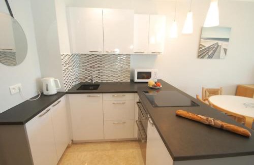 Menton Apartment | Joli 3P rénové en bord de mer avec terrasses, piscine et garage à Menton - FR-1-196-184