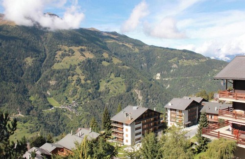 St. Luc Apartment | Joli chalet avec beaucoup de charme situé sous l'hôtel Bella-Tola, proche de toutes commodités, avec