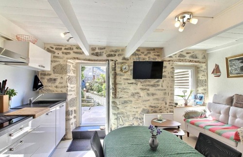 Saint-Mathieu House | Jolie Maison Senane, Entièrement Rénovée en 2024, Quartier Abrité et Verdoyant