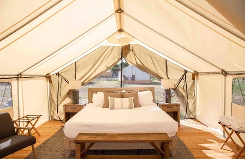 Manhattan Hotel | Journey Waterfront King Tent | Collective | Harbor & City Skyline Views