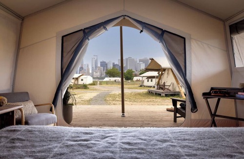 Manhattan Hotel | Journey Waterfront King Tent | Collective | Harbor & City Skyline Views