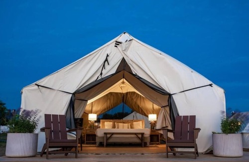 Manhattan Hotel | Journey Waterfront King Tent | Collective | Harbor & City Skyline Views