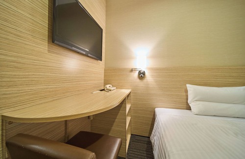 Yodogawa Hotel | JR WEST GROUP VIA INN SHINOSAKA WEST