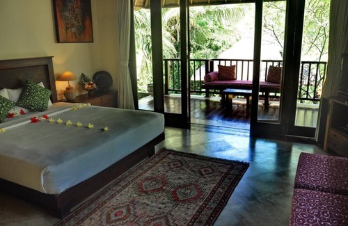 Celuk House | Junior Suite room in Sukawati, surrounded by lush gardens