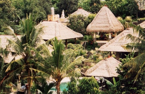 Celuk House | Junior Suite room in Sukawati, surrounded by lush gardens