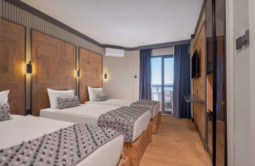 Kadnlar Denizi Mahallesi Hotel | Jura Hotels Ada Beach Kuşadası