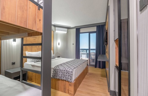Kadnlar Denizi Mahallesi Hotel | Jura Hotels Ada Beach Kuşadası