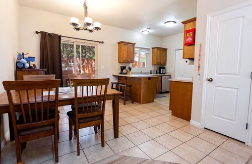 Kanab House | Kanab Vacation Rental Condo, Pool, Hot Tub, Gym, 3BR 2BA Close to Zion NP!