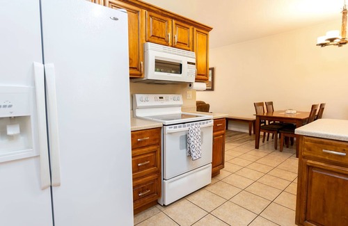 Kanab House | Kanab Vacation Rental Condo, Pool, Hot Tub, Gym, 3BR 2BA Close to Zion NP!